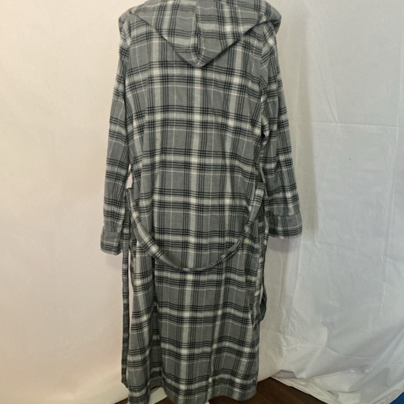 LLBean women’s size medium robe. Great condition - Picture 3 of 4